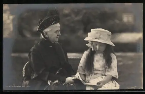 AK Die Prinzessin von den Niederlanden mit ihrer Grossmutter