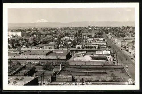 AK Yakima, WA, View of the city with Mount Adams