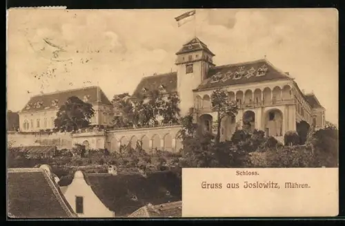 AK Joslowitz in Mähren, Blick auf das gesamte Schloss und die Fahne auf dem Turm