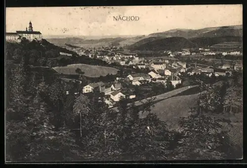 AK Nachod, Blick von einer Anhöhe auf den Ort