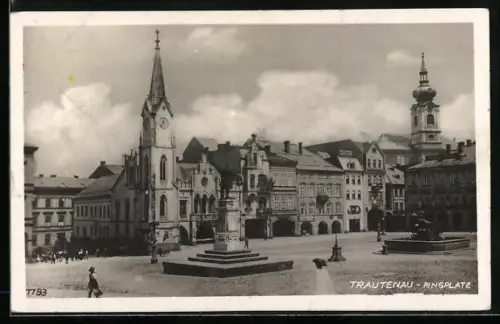 AK Trautenau, Ringplatz mit Rathaus