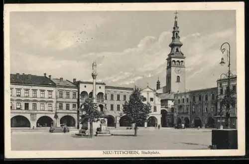 AK Neu-Titschein, Stadtplatz mit Denkmal
