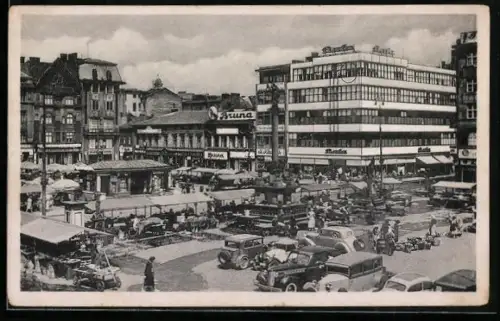 AK Mähr. Ostrau, Blick über den Hauptplatz mit parkenden Autos