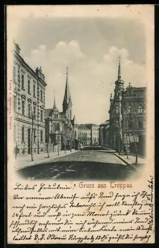 AK Troppau, Strassenpartie mit Gebäudeansicht