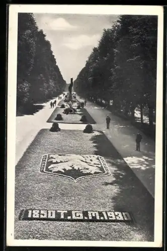 AK Olmütz, Smetana-Park, Allee mit Wappenbeet 1850 G. M. 1930