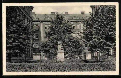 AK Prerov, Anlage mit Denkmal, Geschäftshaus