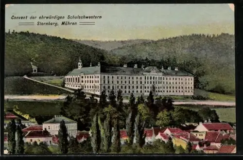 AK Sternberg / Mähren, Convent der ehrwürdigen Schulschwestern und Häuser der Ortschaft