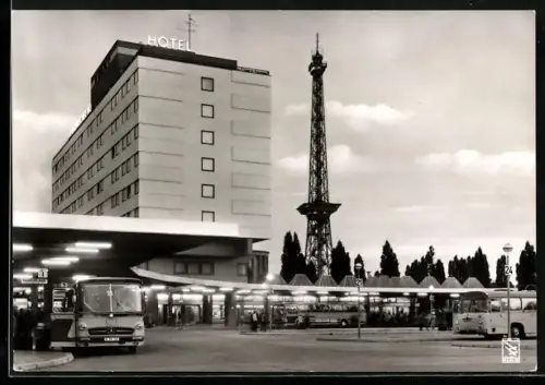 AK Berlin, Omnibus-Bahnhof am Funkturm, Hotel