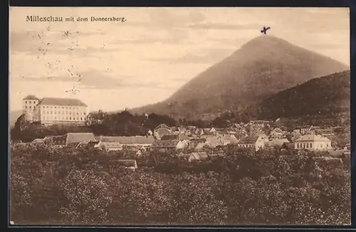 AK Milleschau, Ortsansicht mit dem Donnersberg