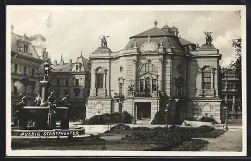 AK Aussig, Blick auf Stadttheater und Brunnen