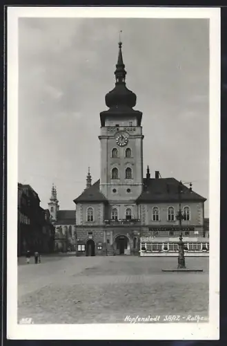 AK Saaz, Blick zum Rathaus mit Cafe