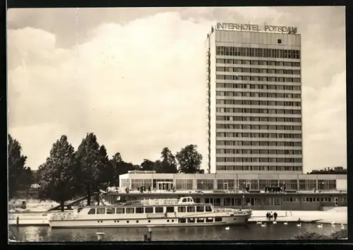 AK Potsdam, Interhotel Potsdam mit Yacht
