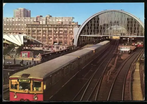 AK Berlin, S-Bahnhof Alexanderplatz mit ausfahrender S-Bahn