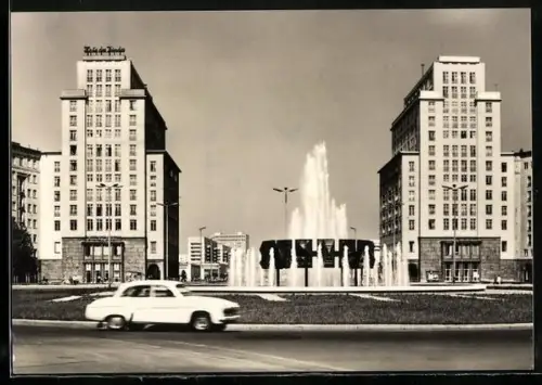 AK Berlin, Strausberger Platz mit Fontäne