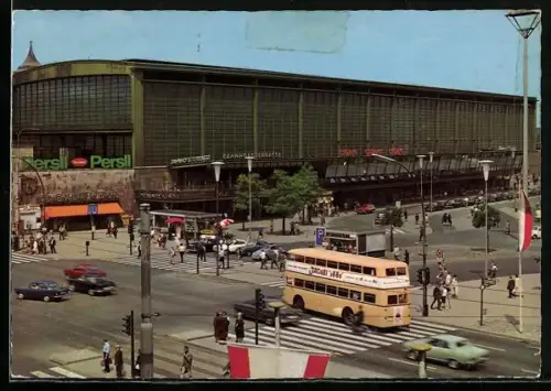 AK Berlin, Bahnhof Zoo mit Bus