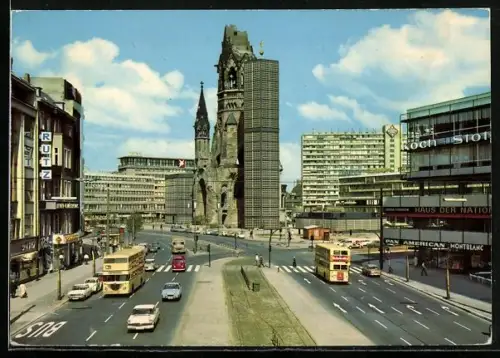 AK Berlin, Kaiser-Wilhelm-Gedächtniskirche mit Geschäften vom Tauentzien