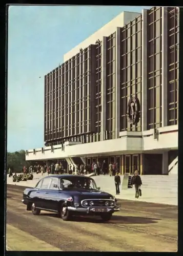 AK Berlin, Auto Tatra vor dem Palast der Republik