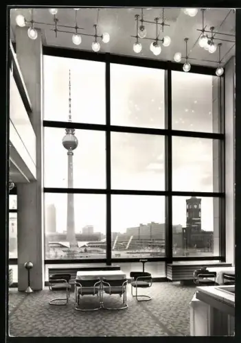 AK Berlin, Palast der Republik mit dem roten Rathaus und Fernsehturm