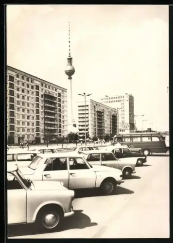 AK Berlin, Karl-Marx-Allee mit Fernsehturm
