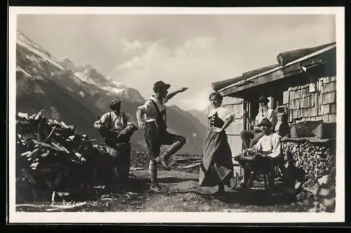 AK Sonntagmorgen auf der Alm, Bauer in Lederhosen beim Schuhplatteln, bayerische Tracht