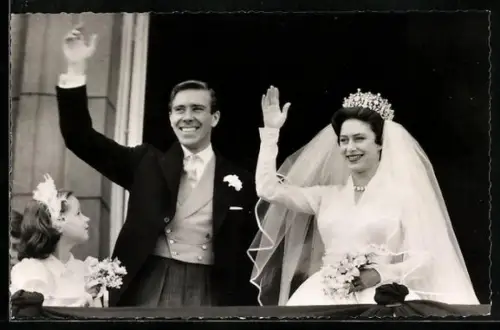 AK London, Prinzessin Margaret von England und ihr Ehemann Mr. Antony Armstrong-Jones am Buckingham Palace