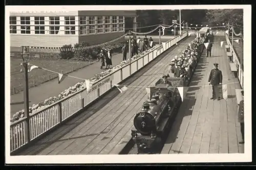 AK Düsseldorf, Grosse Ausstellung 1926, Die Liliputbahn im Bahnhof Haupttor