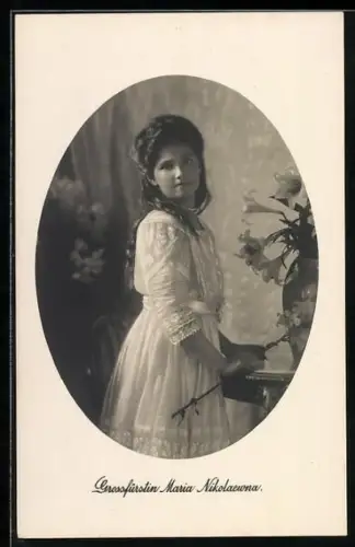 AK Grossfürstin Maria Nikolaewna von Russland mit Blume