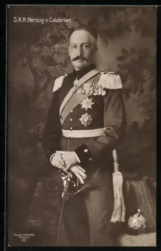 AK Herzog Ferdinand von Calabrien in Uniform mit Säbel