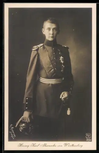 AK Herzog Karl Alexander von Württemberg in Uniform mit Helm