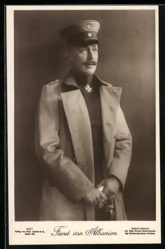 AK Fürst von Albanien in Uniform mit Orden und Schirmmütze