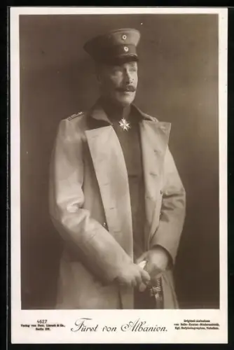 AK Fürst von Albanien in Uniform mit Orden und Schirmmütze