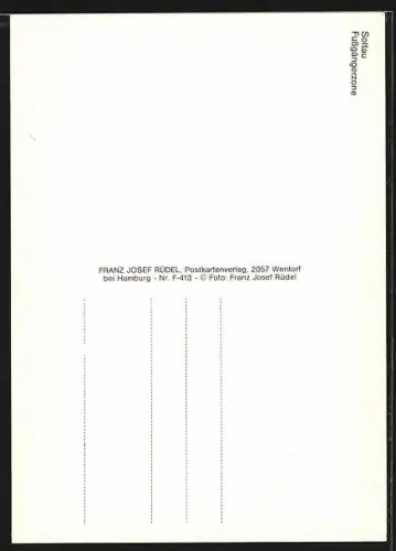 AK Soltau, Belebte Fussgängerzone mit Statue