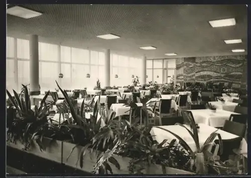 AK Ahrenshoop, Ostseebad mit Innenansicht des Erholungsheim mit Restaurant