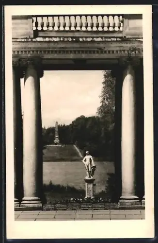 AK Rheinsberg, Schloss, Blick durch die Kolonnaden, Sanatorium Helmut Lehmann