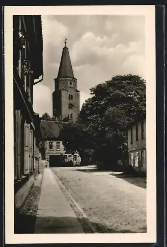 AK Brandenburg /Havel, Strassenpartie mit Dom