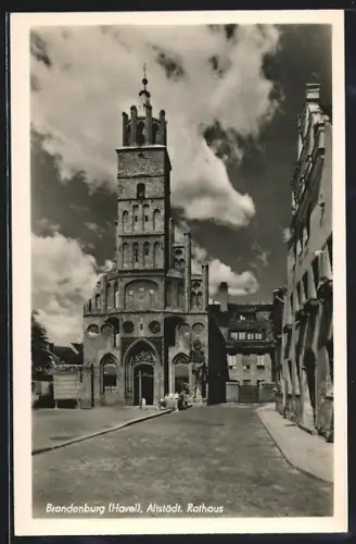 AK Brandenburg /Havel, Strassenpartie mit Altstädt. Rathaus