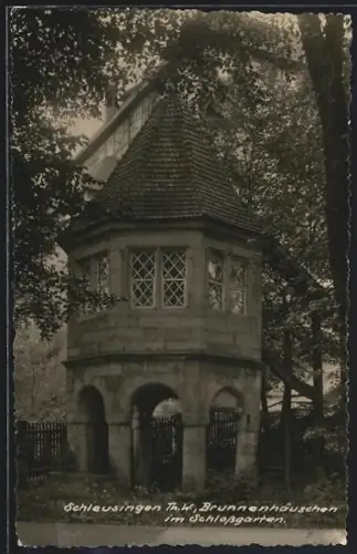 AK Schleusingen /Th. W., Brunnenhäuschen im Schlossgarten