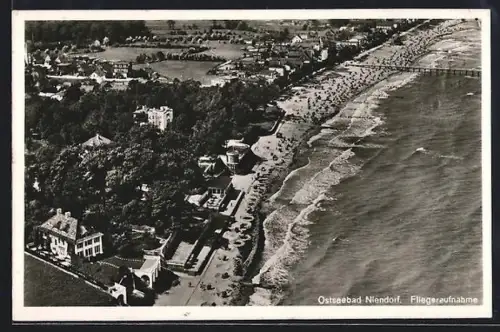 AK Niendorf / Ostseebad, Fliegeraufnahme des Strandes