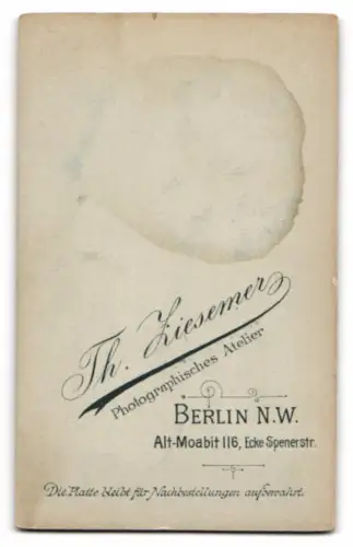 Fotografie Th. Ziesemer, Berlin, Mutter mit junger Tochter samt geflochtenem Zopf