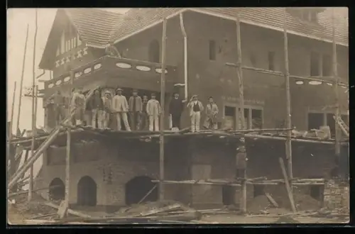AK Maurer auf einem Baugerüst, Handwerk