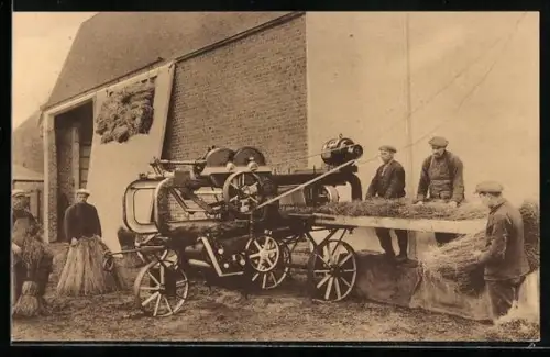 AK Bauern mit einer Maschine zur Behandlung von Flachs