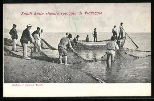 AK Fischer an der Küste mit ihren Netz