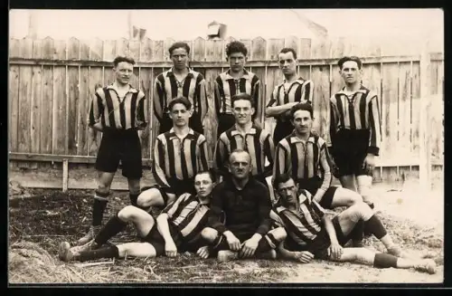 Foto-AK Gruppenbild einer Fussballmannschaft
