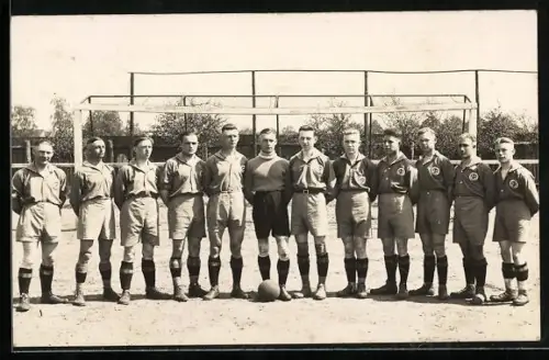 Foto-AK Gruppenfoto einer Fussball-Mannschaft