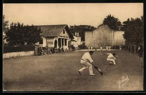 AK Männer beim Sport auf einem Feld mit Zuschauern