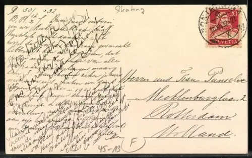 Foto-AK Zwei Damen auf Schlittschuhen vor einem Bergpanorama