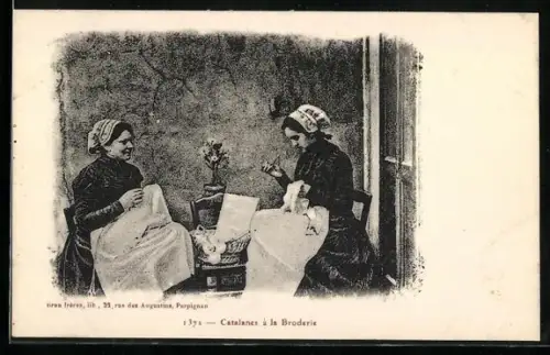 AK Damen beim Besticken von Stoff