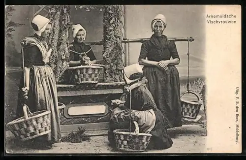 AK Fischerfrauen mit Körben