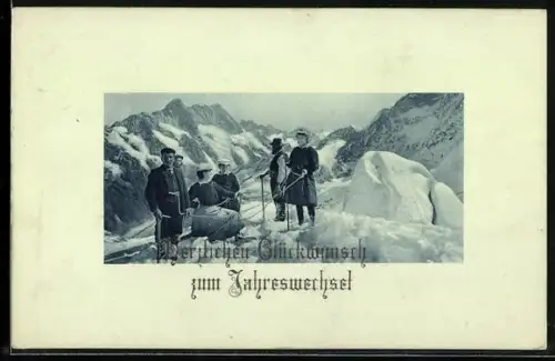 AK Eine Gruppe Bergsteiger im Schnee