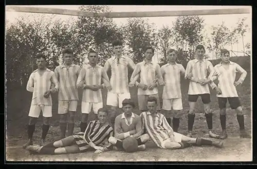 Foto-AK Gruppenbild einer Fussballmannschaft